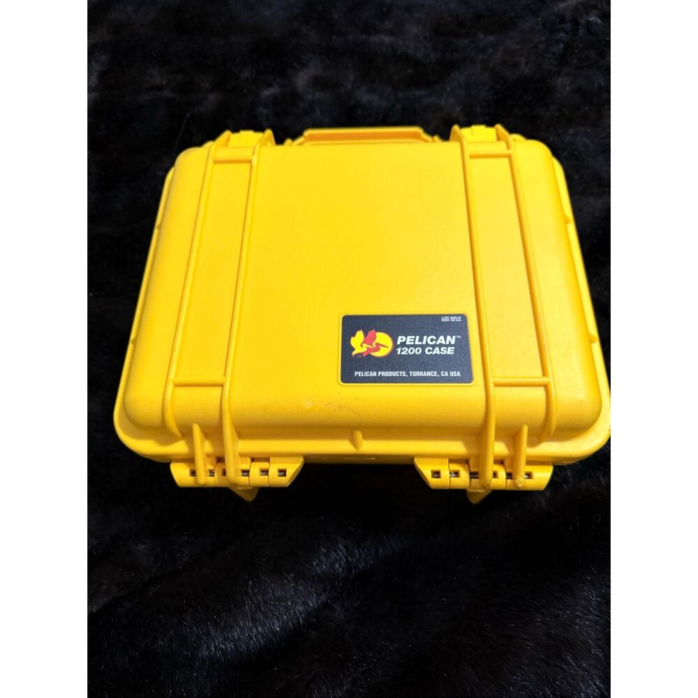 GENUINE PELICAN 1200 HARD CASE / YELLOW Camera Equipment Holder‎